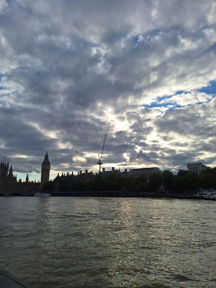 △在泰晤士河上遙望大笨鐘