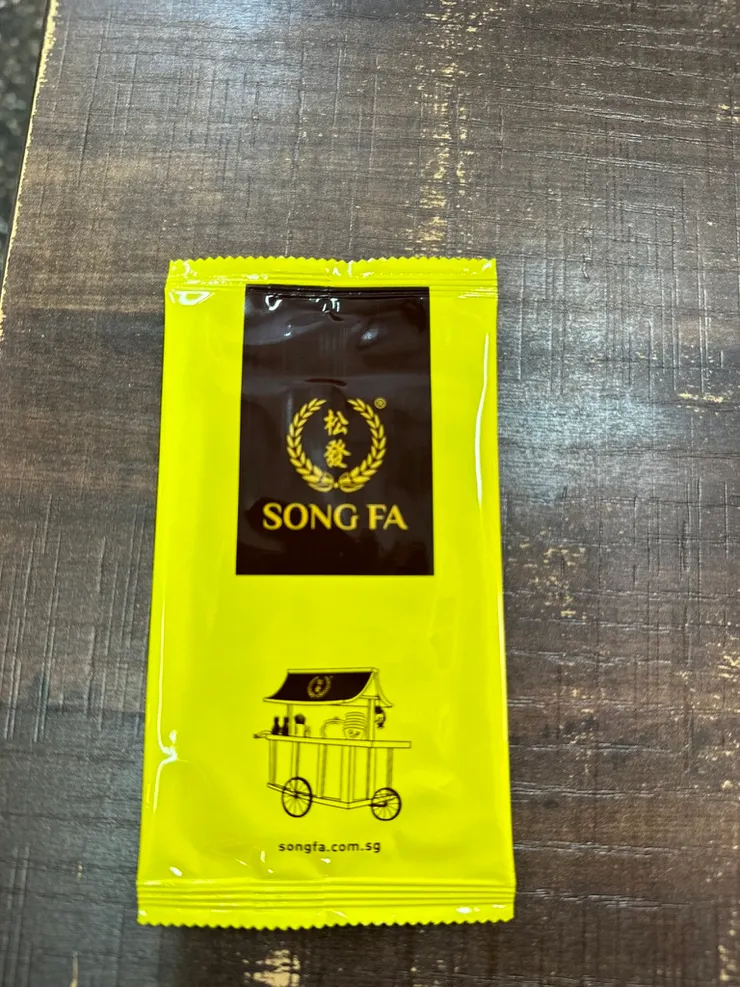 有些店家會附濕紙巾,但會酌收少許費用