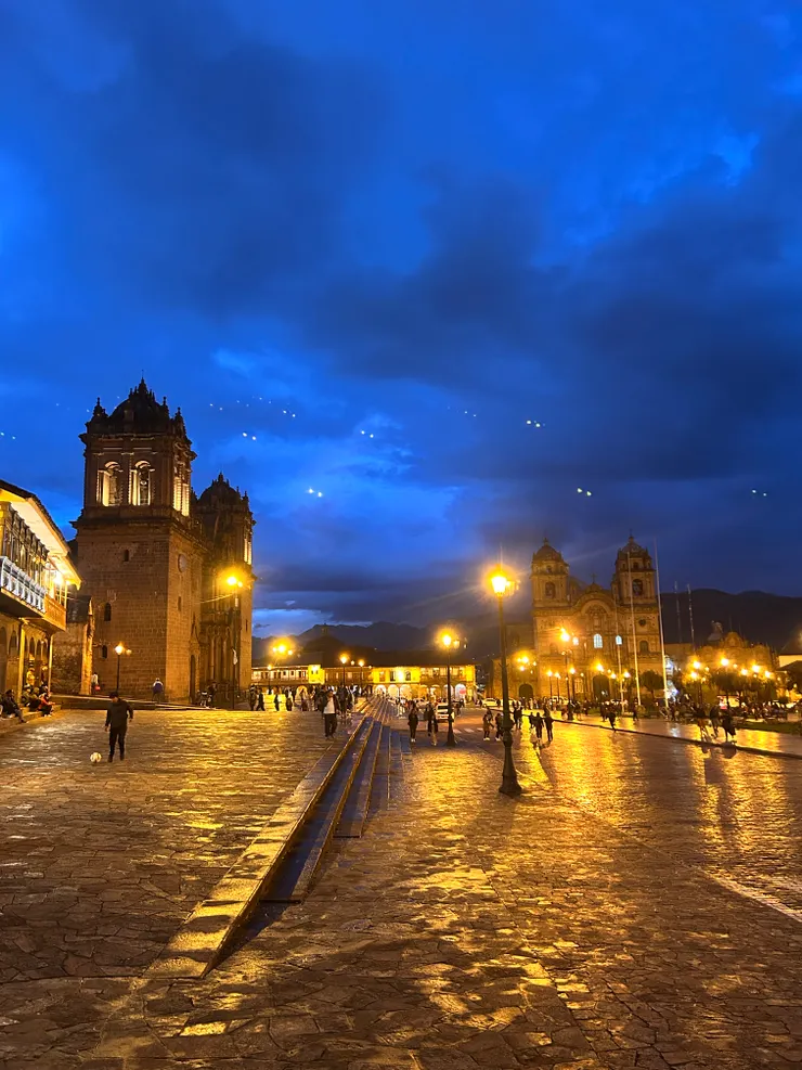 夜晚的武器廣場