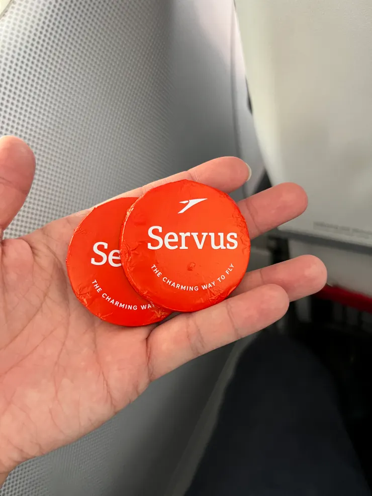 經濟艙送巧克力吃