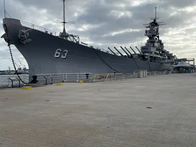 她很老了但是還很美