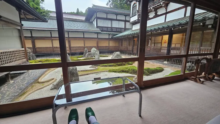 宿坊(寺廟住宿)內的庭園，放空....放鬆的moment 