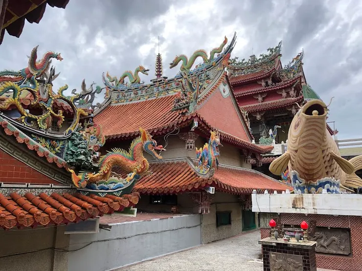 屋脊上交趾陶剪黏藝術精湛(圖片截圖於網路)