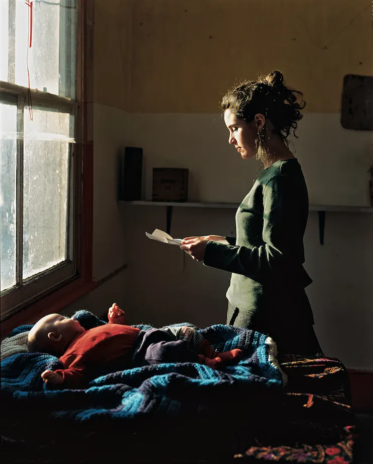 Tom Hunter,Woman Reading Possession Order, 1997, cibachrome print mounted on board, 29.7 x 21.0cm,courtesy the artist Tom Hunter）