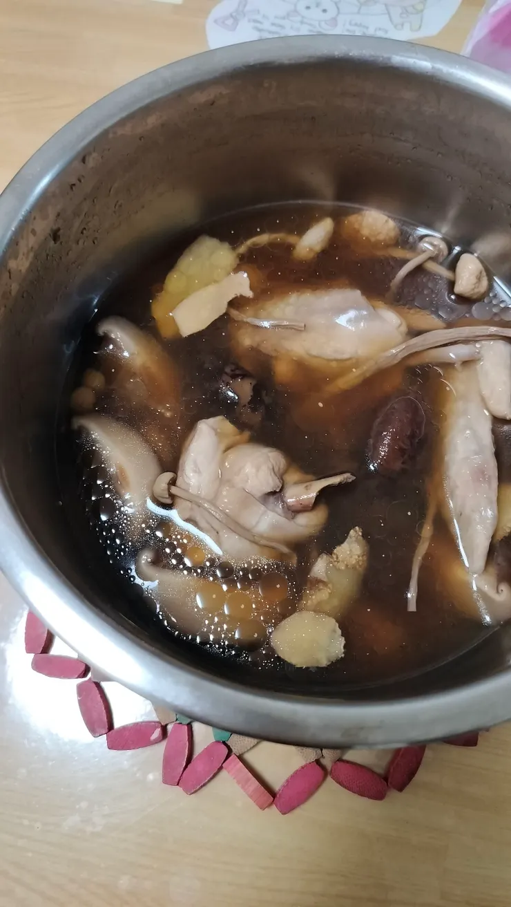 媽媽自製的雙菇溪湯(香菇+白菇)