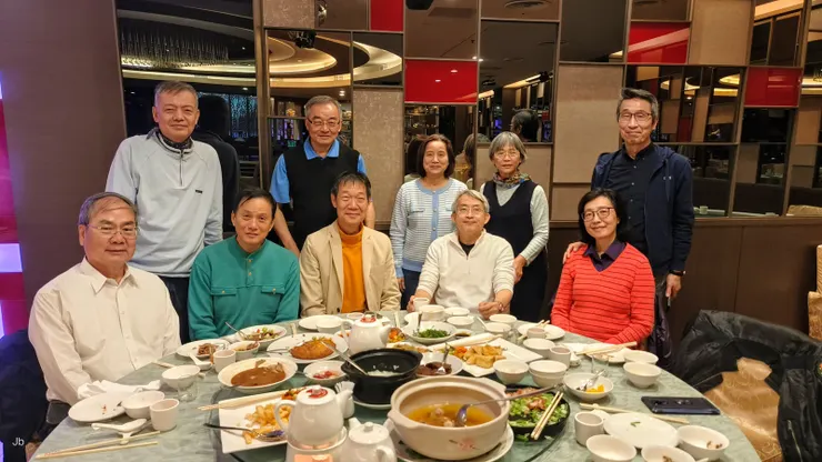 【孫女到校兩老轉身晃悠好時光 街頭閒逛約會同學老友和泡湯！2/19和在北部的大學同學聚會於福華蓬萊村，結果是忠正安排與作東。】