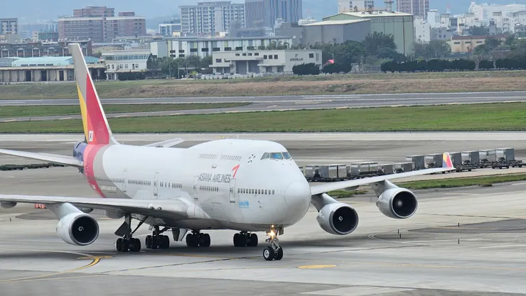 這是韓亞航的波音B747-400型客機!已退役!