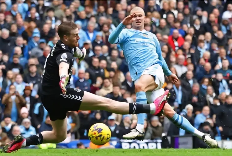 夏蘭特撞射入網助曼城勝2:0