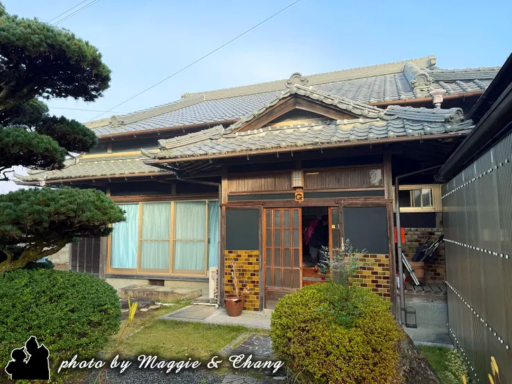 清晨下的民素樸素自然