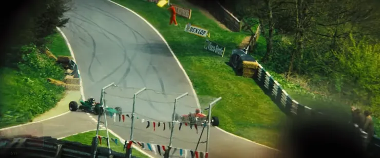 亨特的魯莽,讓兩輛車同時脫離賽道,也揭開了這場競爭的序幕。