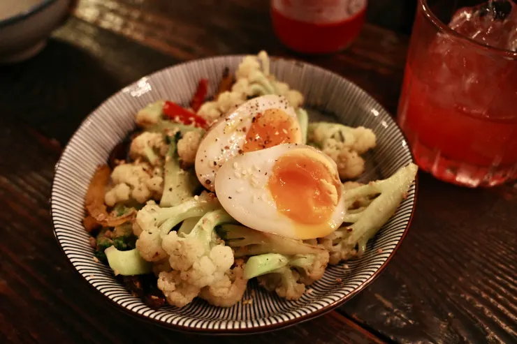 炒時蔬與溏心蛋 NT.220