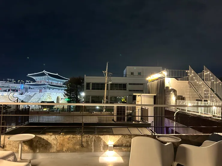 最喜歡三樓可以瞭望華城風光的露台