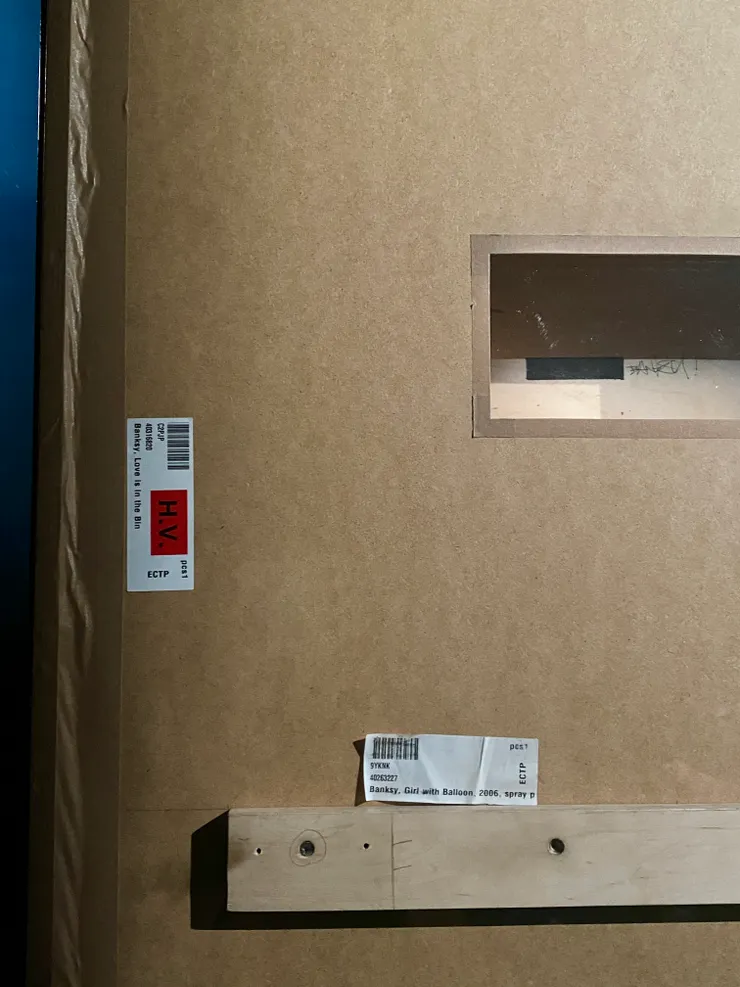 〈垃圾桶中的愛〉作品背面 (個人拍攝)