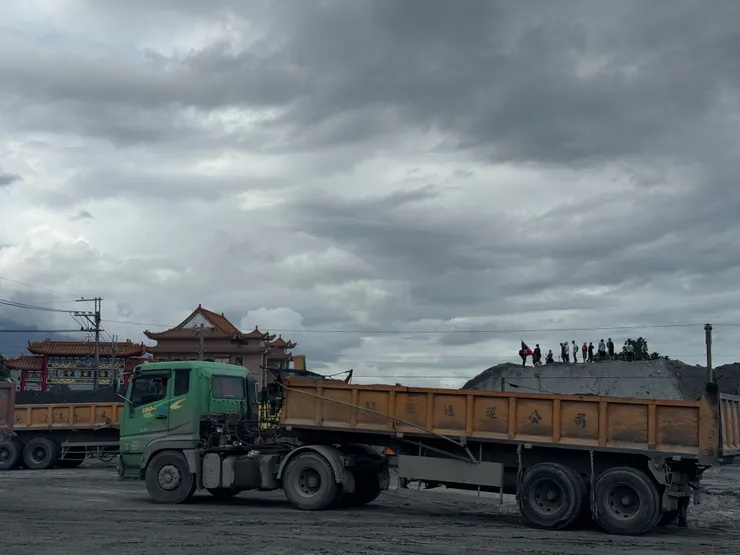 砂石車駕駛因為國旗而按喇叭慶祝