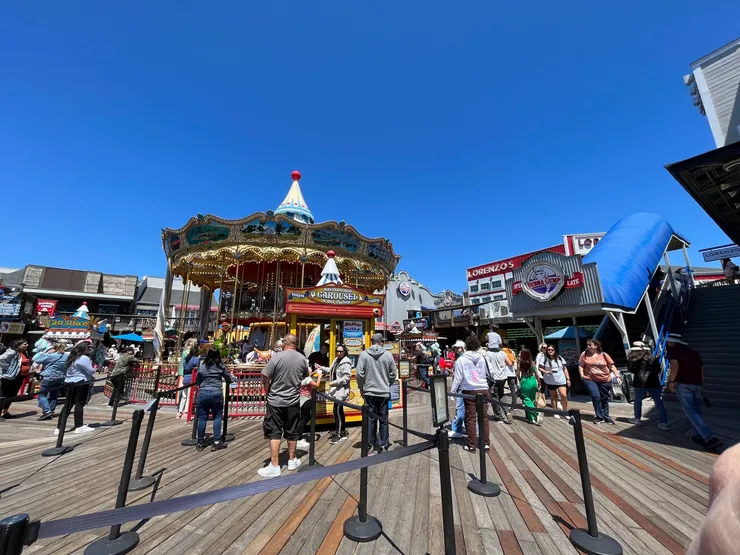 漁人碼頭有小型遊樂設施 好歡樂呀!