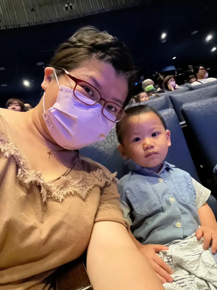 觀賞前與兒子自拍