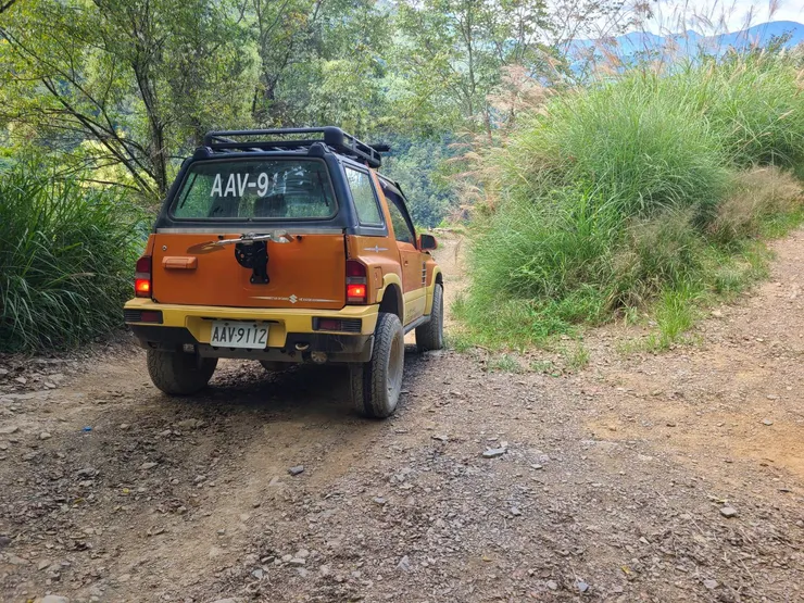 我是座1人的,司機說下山後到此再打電話叫接駁