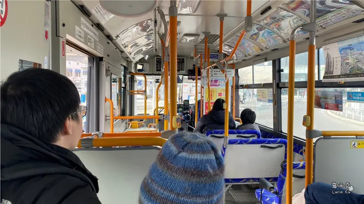 公車內部很乾淨舒適