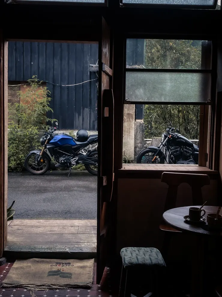 嶺腳的羊水咖啡氣氛很不錯。