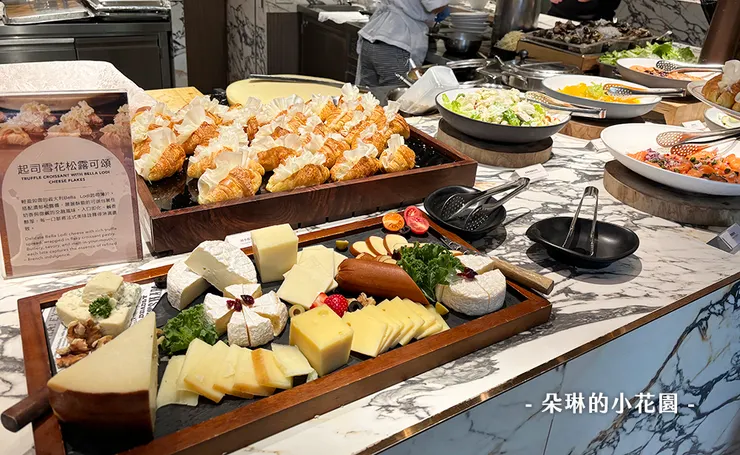 煙燻鮭魚就比較普通，不過起司可頌很好吃