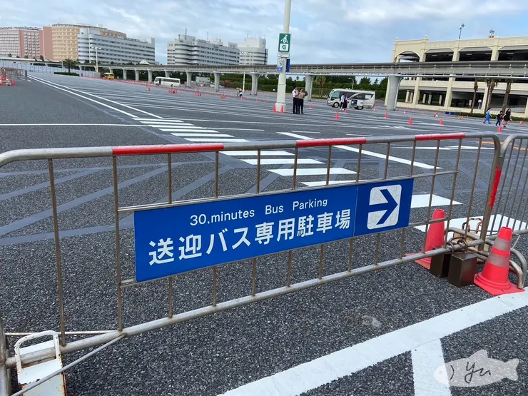 飯店接駁車東京迪士尼上下車乘車處，距離迪士尼要走一小段路