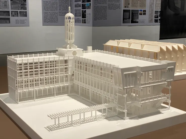 三信家商學生活動中心模型