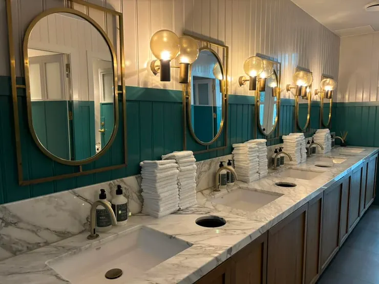 富麗堂皇的廁所