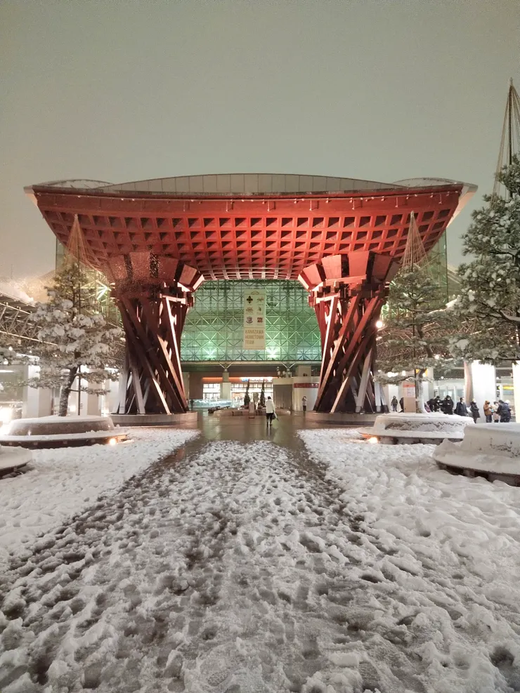 晚上-白雪皚皚中依舊顯眼