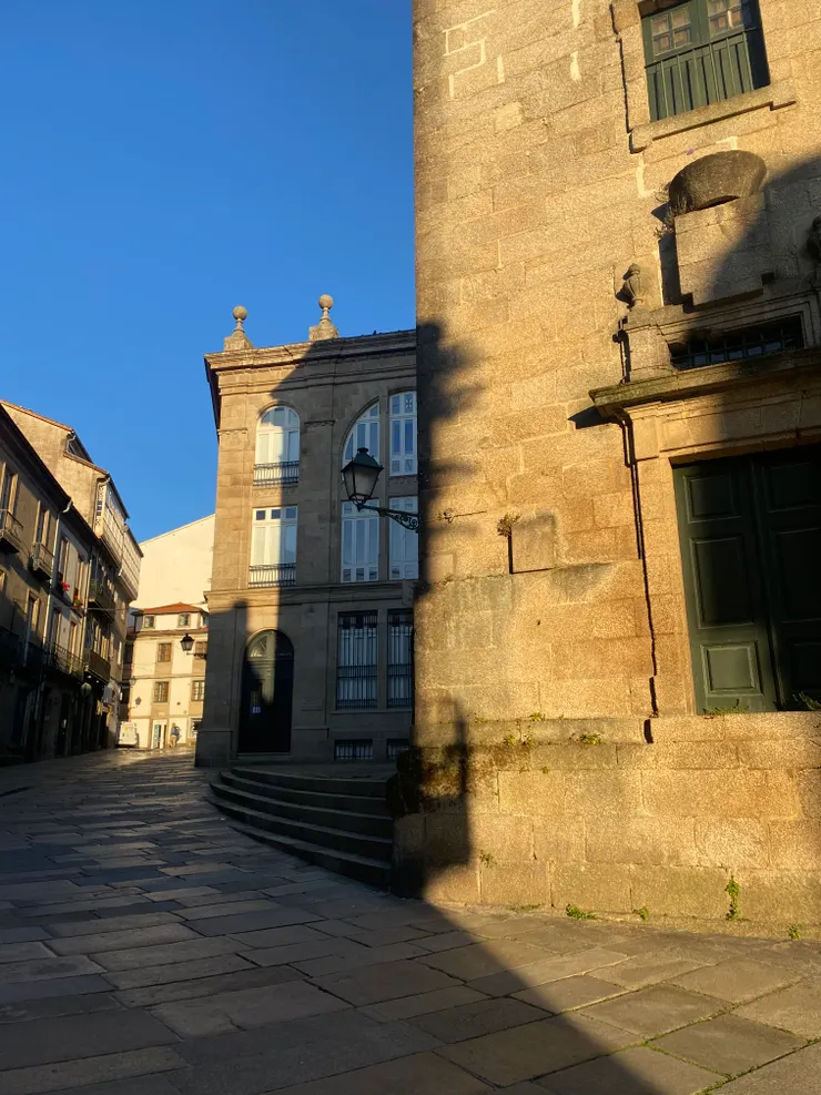 陽光灑落在這座古城，真的好美。