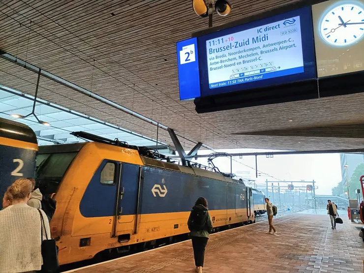 從阿姆斯特丹到布魯塞爾的跨國火車