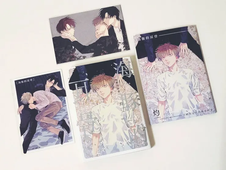 左側典藏卡背面是漫畫!