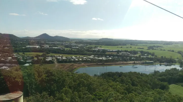 我忘了這在哪，不過我好像在這買了袋鼠皮的皮帶