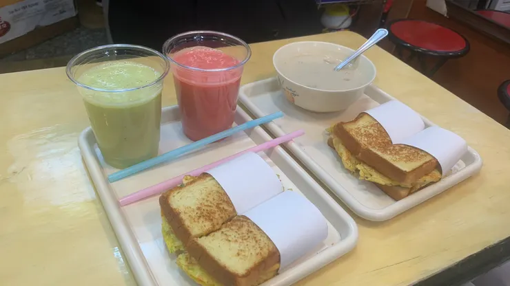 接近台灣早餐店形式的新昌吐司。