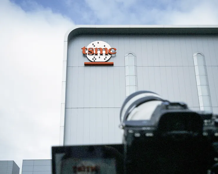 鏡頭對準台積電，拍攝的同時，我也在想：這到底是不是我想過的人生？但我只是來拍片的，真的。