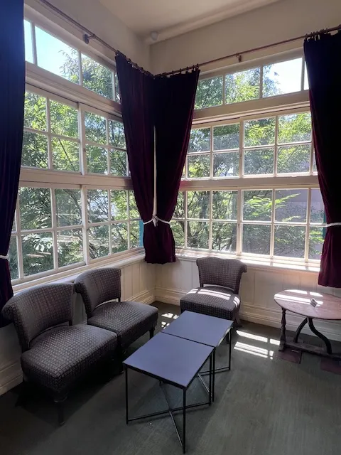 二樓窗邊位置，photo by bookarchery