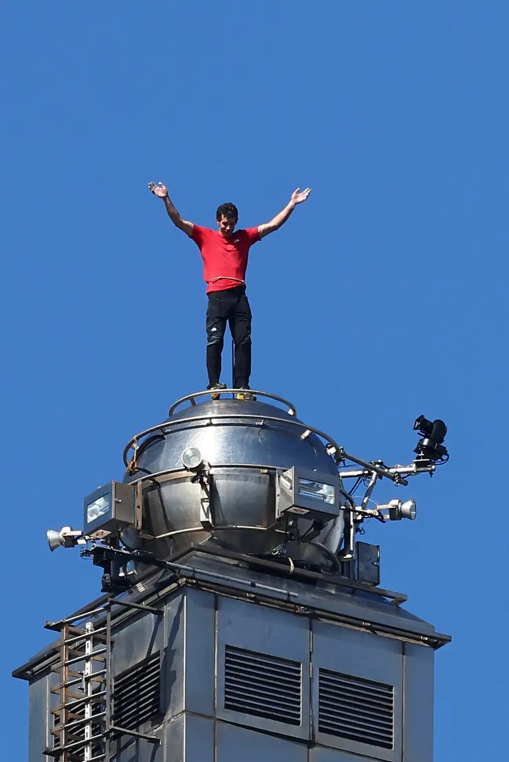 登上101塔尖的Alex