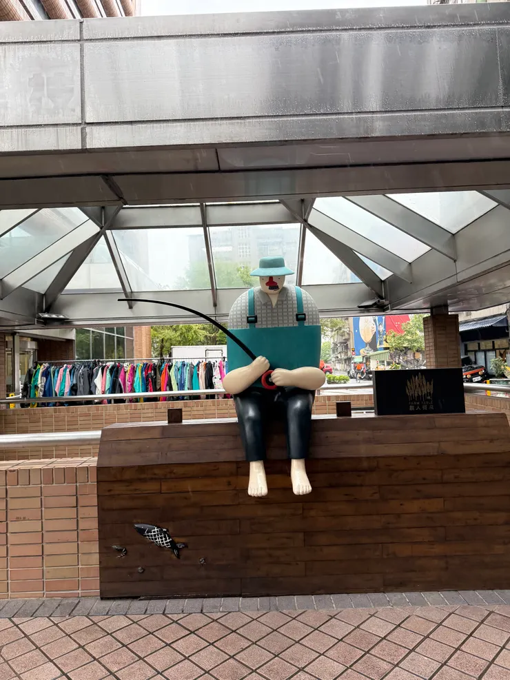 2025/10/21 出差大樓的裝飾品