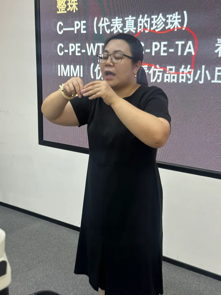 吉爾德上課老師