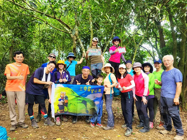 ▲14:15扺達玉女山(原名化人公山，H:586公尺)