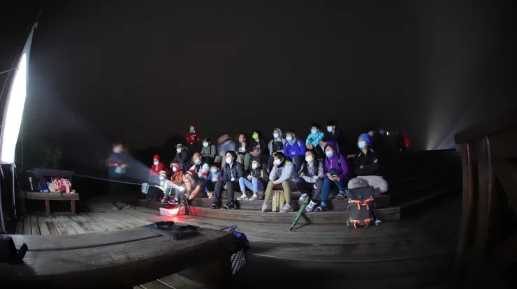 夜間由嘉義市天文協會專業解說當季星空