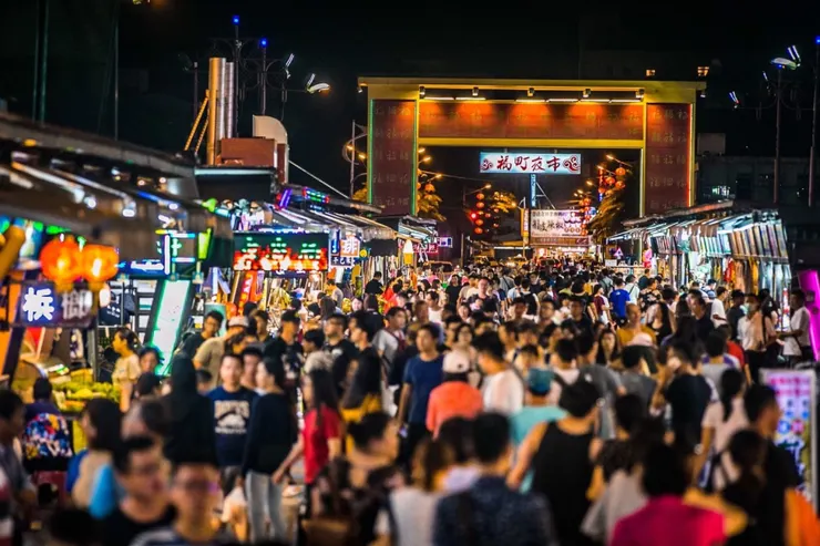 東大門夜市自2022年起連續蟬聯「五星優良市集」，2024年更獲得電視節目封為「夜市王」。今年再突破，拿下全國唯一、象徵最高品質的「五星金賞」。