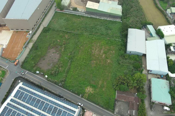 第一次飛，拍攝三千平方米自拆的違建 猜猜我在哪？提示：帶白帽子