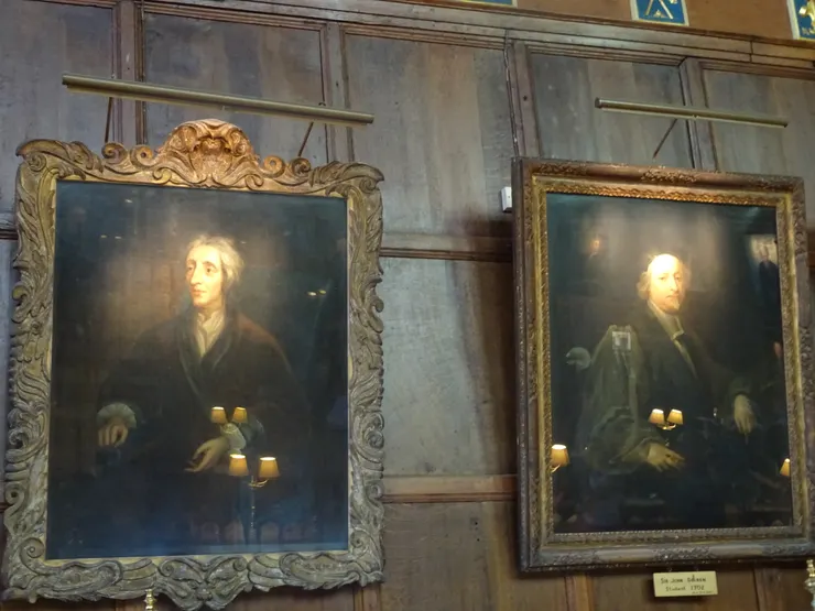 畫像中的人物似乎要從框中走出來了