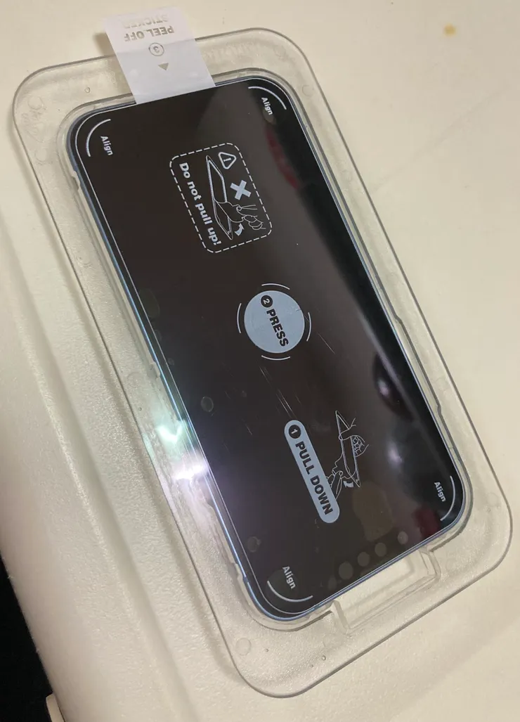 外殼輔助，讓手拙人簡單貼保護貼！