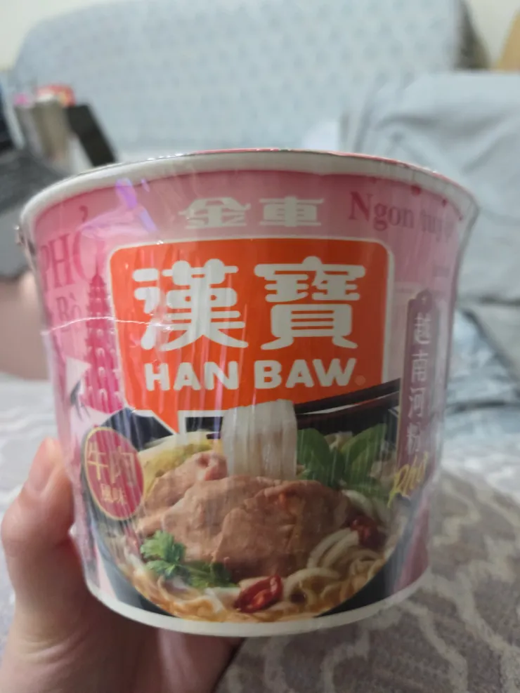 漢堡牛肉風味河風感覺蠻大碗的