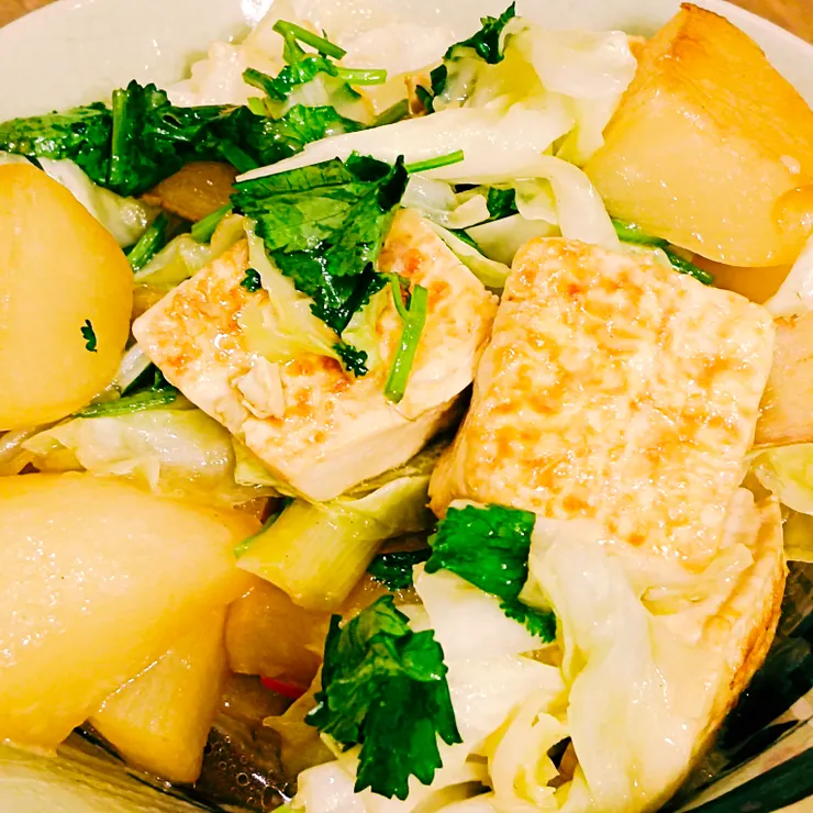 不嫌麻煩的話豆腐可以先煎再煮                                                                                           梵靈乾坤工作室提供