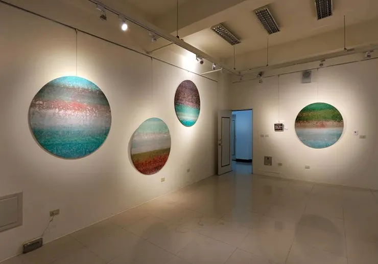 西元2025/04/11  虹心球、空間與時間的對話。