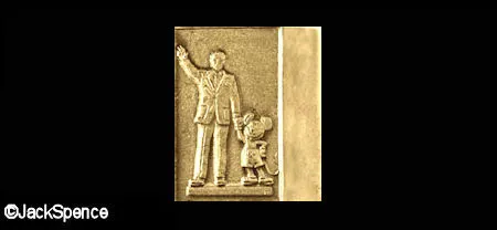 只有在部門成員中被同事們認可，兼具滿足顧客、表現卓越且商業成績亮眼等三項特質的劇組成員才會被授予的“卓越夥伴”別針。(圖片來源: AllEars.net)