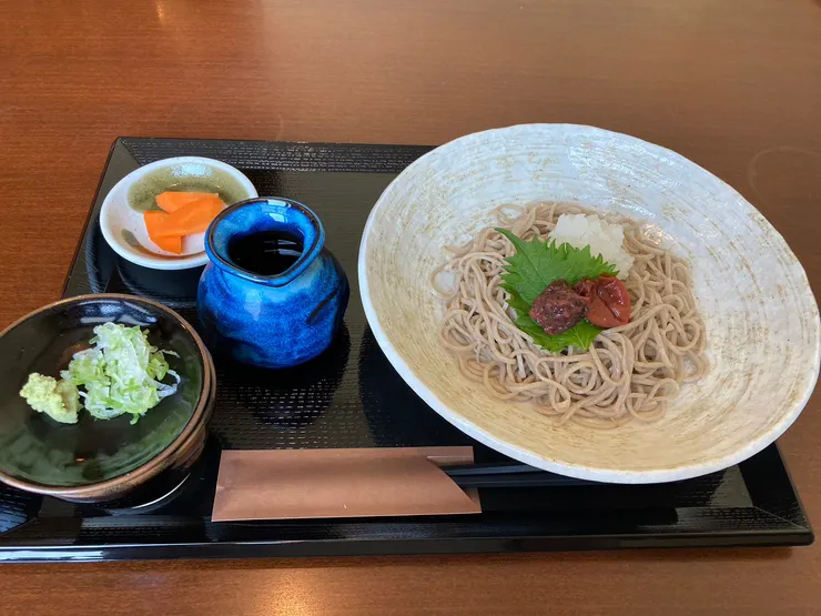 梅子冷蕎麥麵
