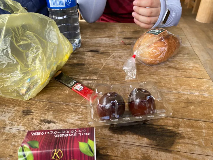 真是幸好前一天有買這個煙燻蛋跟麵包